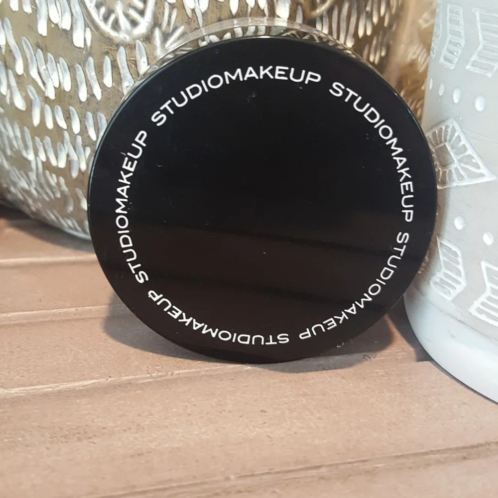 powder shimmer light